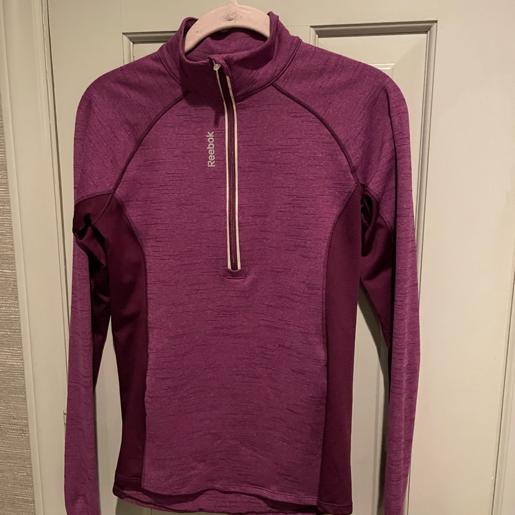 Small Reebok Pullover